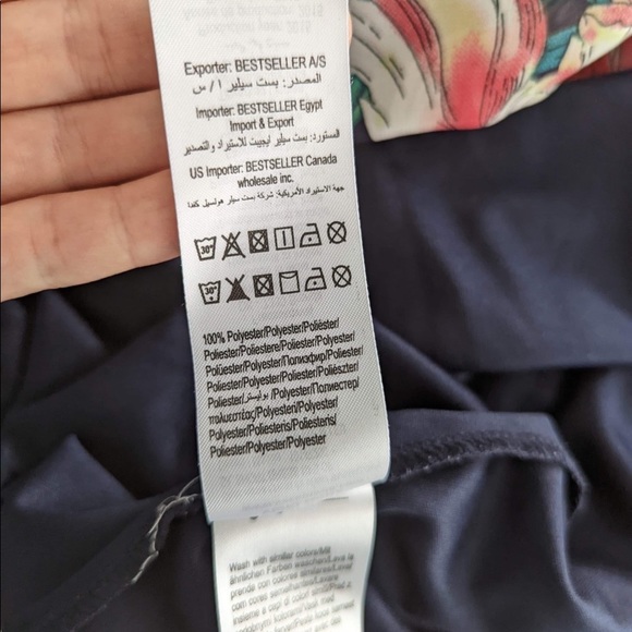 Beautiful dress with round neck and thin straps with fluid fabric and lined - Picture 7 of 10